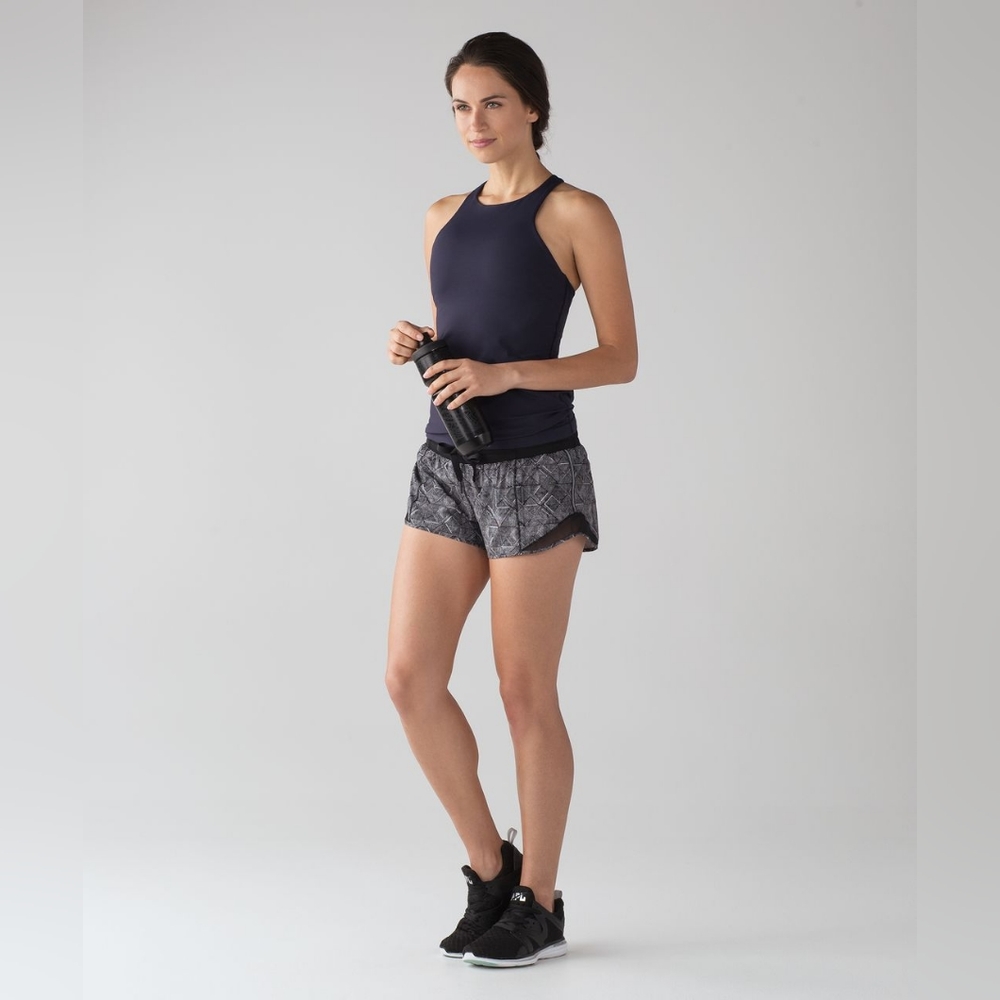 Lululemon Hotty Hot Short (2.5" ) in Formation Alpine White Black/Black